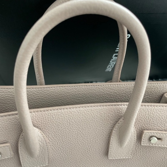 Saint Laurent Sac De Jour in Grained Leather (Baby) in color Poudre (soft mauve) - Picture 13 of 15